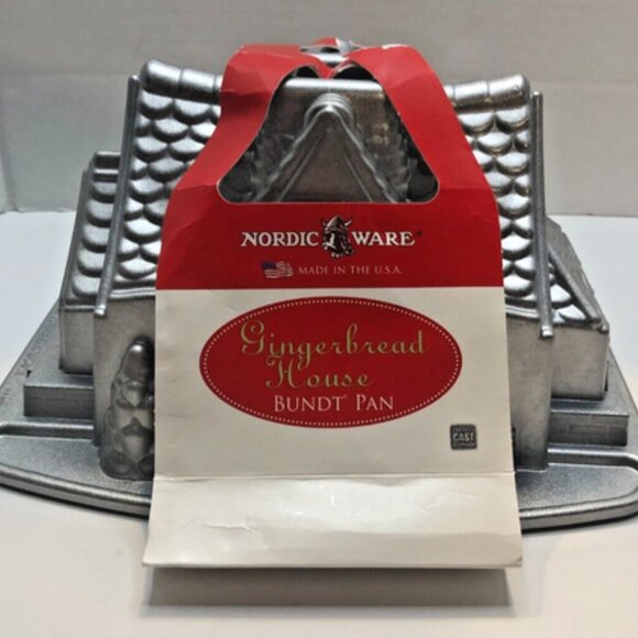 Nordic Ware Gingerbread House Bundt Pan - Picture 1 of 3
